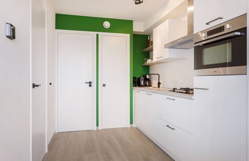Offingawier Apartment | Apartment near Sneekermeer with Marina Access