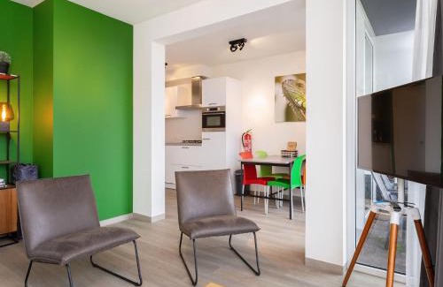 Offingawier Apartment | Apartment near Sneekermeer with Marina Access, cleaning included