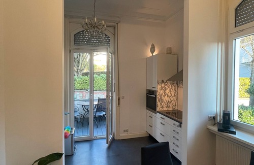 Wiesbaden Apartment | Apartment 'Nero' with Balcony and Wi-Fi