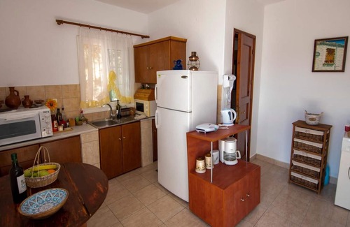 Kalymnos Apartment | Apartment 'Nik Psaras House' with Sea View, Wi-Fi and Air Conditioning
