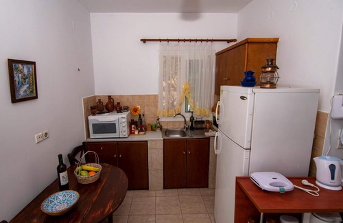Kalymnos Apartment | Apartment 'Nik Psaras House' with Sea View, Wi-Fi and Air Conditioning