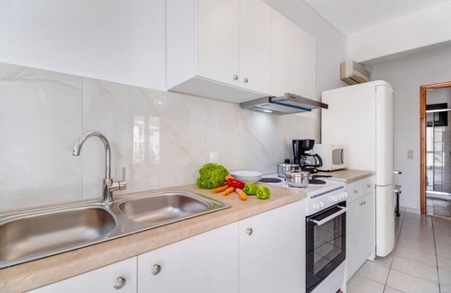 Nikiana Apartment | Apartment "Nikoleta A" with sea view, garden & WLAN