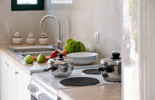 Nikiana Apartment | Apartment "Nikoleta A" with sea view, garden & WLAN