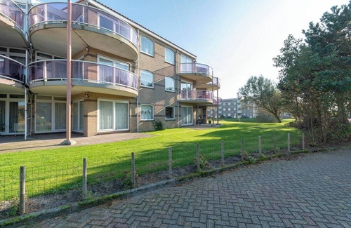 Julianadorp aan zee Apartment | Apartment near Dutch Beach with Water Views