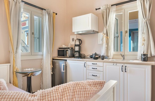 Symi Apartment | Apartment 'No 5 One Bedroom Symi Nautilus' with Sea View, Wi-Fi and Air Conditioning