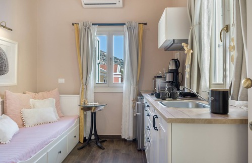 Symi Apartment | Apartment 'No 5 One Bedroom Symi Nautilus' with Sea View, Wi-Fi and Air Conditioning