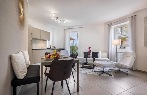 Aer Apartment | Apartment "Nobile in Residence La Villa" with Private Garden, Lake View and Pool