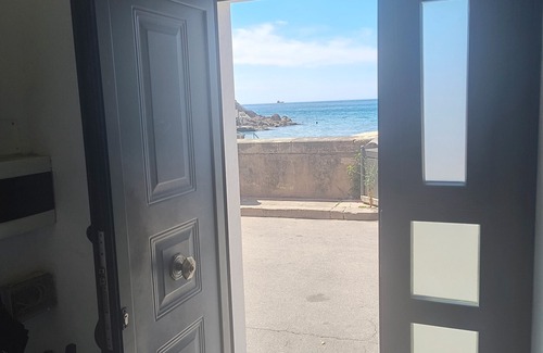 Nervi Apartment | Apartment 'Nonno Enzo' with Air Conditioning