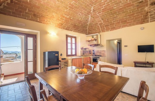 Montegabbro Apartment | Apartment "Nonno Gino" with Wi-Fi & Shared Balcony