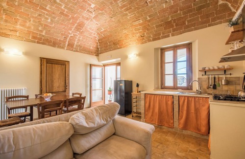 Montegabbro Apartment | Apartment "Nonno Gino" with Wi-Fi & Shared Balcony