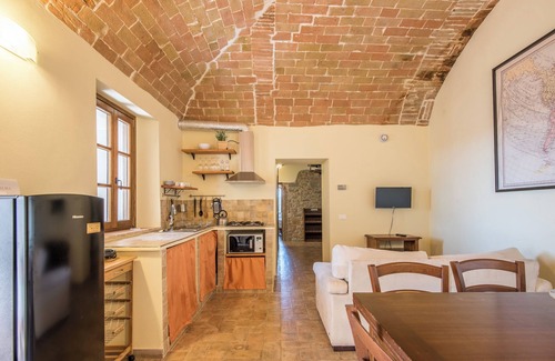 Montegabbro Apartment | Apartment "Nonno Gino" with Wi-Fi & Shared Balcony