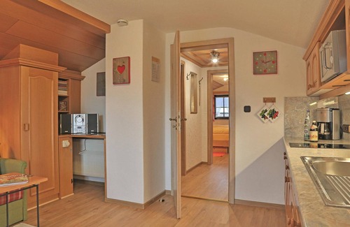 Kruen Apartment | Apartment 'Nr. 2 Karwendel' with Mountain View, Balcony and Wi-Fi