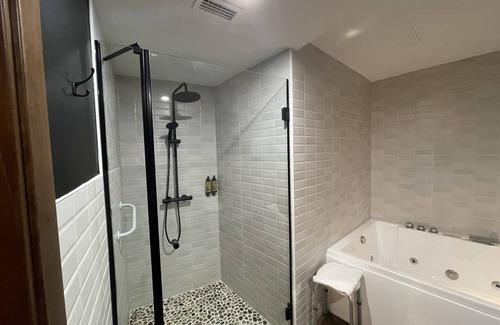 Hervas Apartment | Apartment number 4 Suite with Jacuzzi - 1 bedroom