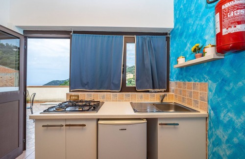 Ficarra Apartment | Apartment 'Numero 6' with Shared Terrace, Wi-Fi and Air Conditioning
