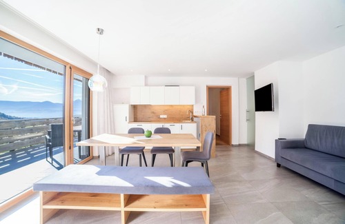 Rifiano Apartment | Apartment 'Oberegghof Garten' with Mountain View and Wi-Fi