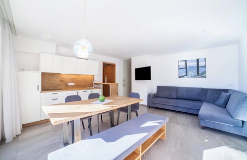 Rifiano Apartment | Apartment 'Oberegghof Garten' with Mountain View and Wi-Fi