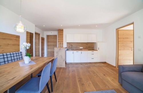 Rifiano Apartment | Apartment Oberegghof Ifinger with Mountain View and Wi-Fi