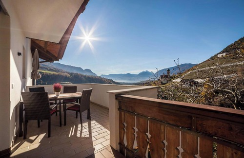 Rifiano Apartment | Apartment Oberegghof Ifinger with Mountain View and Wi-Fi