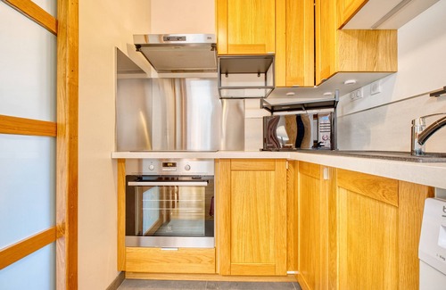 Perigueux Apartment | Apartment "Olympe" with Private Terrace, Private Garden and Wi-Fi