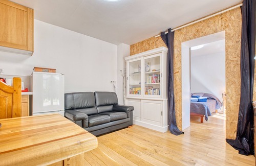 Perigueux Apartment | Apartment "Olympe" with Private Terrace, Private Garden and Wi-Fi