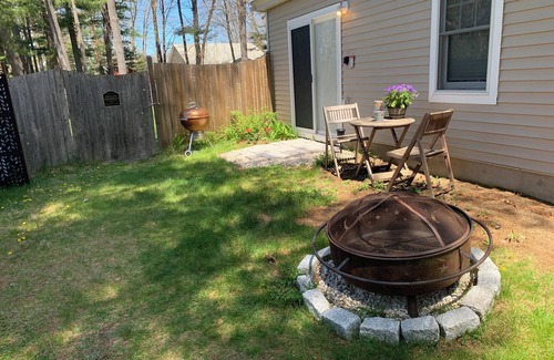 Brunswick Apartment | Apartment on Boody Street, walk to Bowdoin College. Pet-friendly!