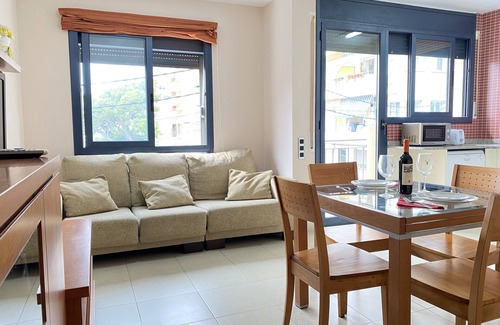 L'Ampolla Condo | Apartment on firs line sea