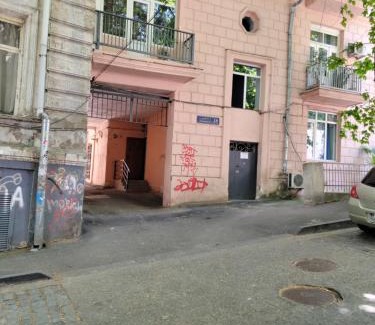 Sololaki Apartment | apartment on leonidze 18