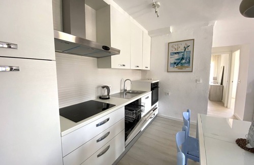 L'Escala Apartment | Apartment on the beach 300 meters from the sea, wifi, pool and tennis, ideal for families