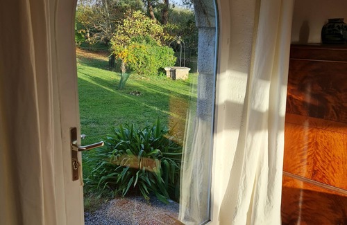 Locmariaquer House | Apartment on the ground floor of a superb farmhouse in a landscaped park. You will be there alone