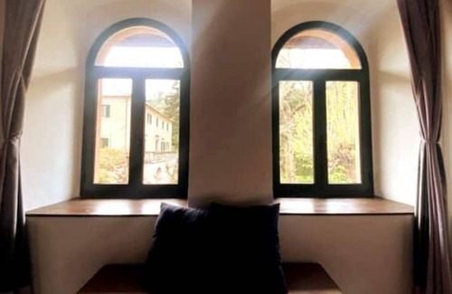 Pontremoli Apartment | Apartment on the river in a historic village