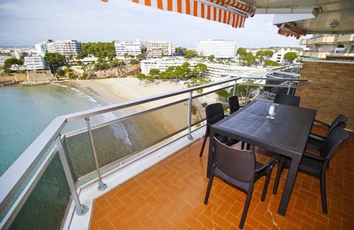 Salou City Centre Apartment | Apartment on the seafront with parking
