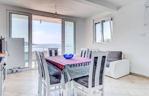 Utjeha Apartment | Apartment on the Seashore