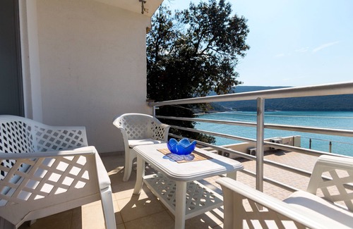 Utjeha Apartment | Apartment on the Seashore