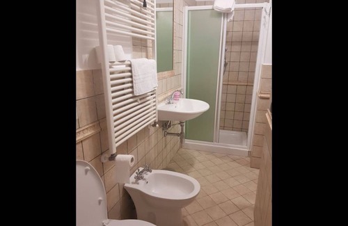 Fratta Apartment | Apartment Ortensia 1 Bedroom, Living Room,bathroom