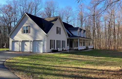 Forest Hill Apartment | Apartment over the garage, deep in the quiet woods, 2br.