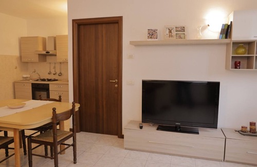 Sissa Trecasali Apartment | Apartment overlooking the garden.