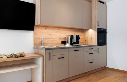 Daunei Apartment | Apartment 'Pan' with Mountain View, Shared Garden and Wi-Fi