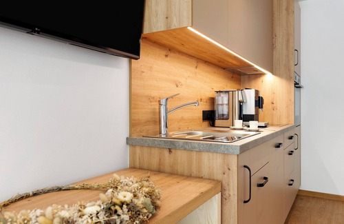 Daunei Apartment | Apartment 'Pan' with Mountain View, Shared Garden and Wi-Fi