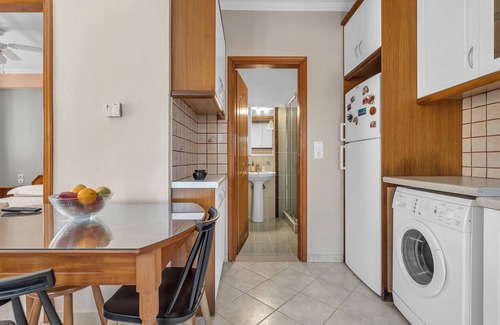 Lefkada Town Apartment | Apartment 'Paraskevi 1' with Private Garden, Wi-Fi and Air Conditioning