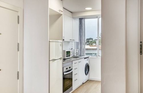 L'Escala Apartment | Apartment 'Pedrera 2 Dormitorios' with Sea View, Private Terrace and Air Conditioning