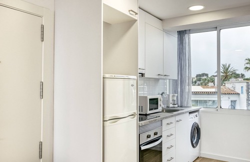 L'Escala Apartment | Apartment 'Pedrera 2 Dormitorios' with Sea View, Private Terrace and Air Conditioning
