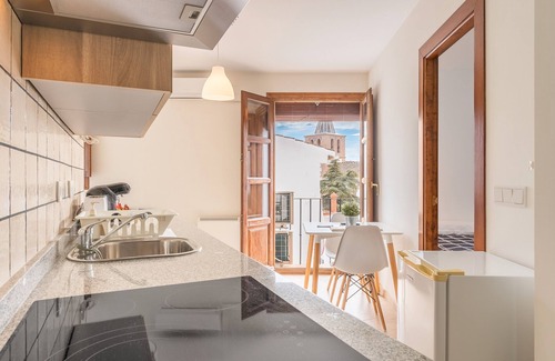 Guadix Apartment | Apartment 'Peñaflor' with Balcony, Wi-Fi and Air Conditioning