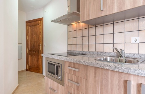 Guadix Apartment | Apartment 'Peñaflor' with Balcony, Wi-Fi and Air Conditioning