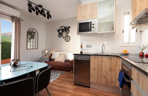 El Guinardo Apartment | Apartment 'Penthouse Girasol' with Private Terrace, Wi-Fi and Air Conditioning