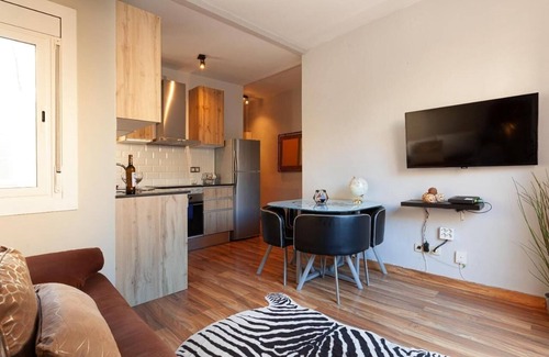 El Guinardo Apartment | Apartment 'Penthouse Girasol' with Private Terrace, Wi-Fi and Air Conditioning