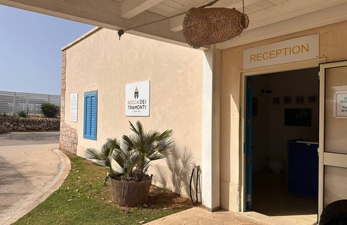 Punta Braccetto Apartment | Apartment 'Peonia' with Private Terrace, Wi-Fi and Air Conditioning