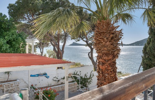 Massouri Apartment | Apartment 'Persefoni Side Sea View' with Shared Garden, Wi-Fi and Air Conditioning