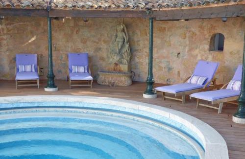Chateauneuf-Grasse House | Apartment Picasso in large park with heated pool