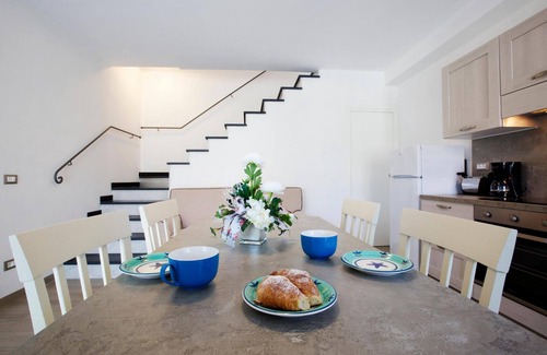 Deiva Marina Apartment | Apartment 'Pignola' with Mountain View, Wi-Fi and Air Conditioning