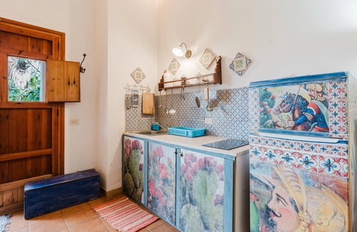 Castelluzzo Other | Apartment 'Pino' with Private Garden, Wi-Fi and Air Conditioning